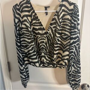 Fun & Flirt Black and White Zebra Print Top blouse size s EUC
